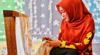 MTQ Riau ke-40, DPMPTSP dan Dekranasda Siak Pamerkan Produk Batik hingga Tenun Khas Daerah