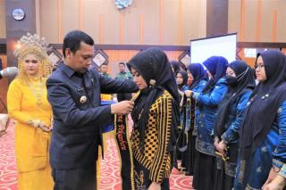 Dikukuhkan, Raja Rilla Muflihun Resmi Jadi Bunda PAUD Pekanbaru