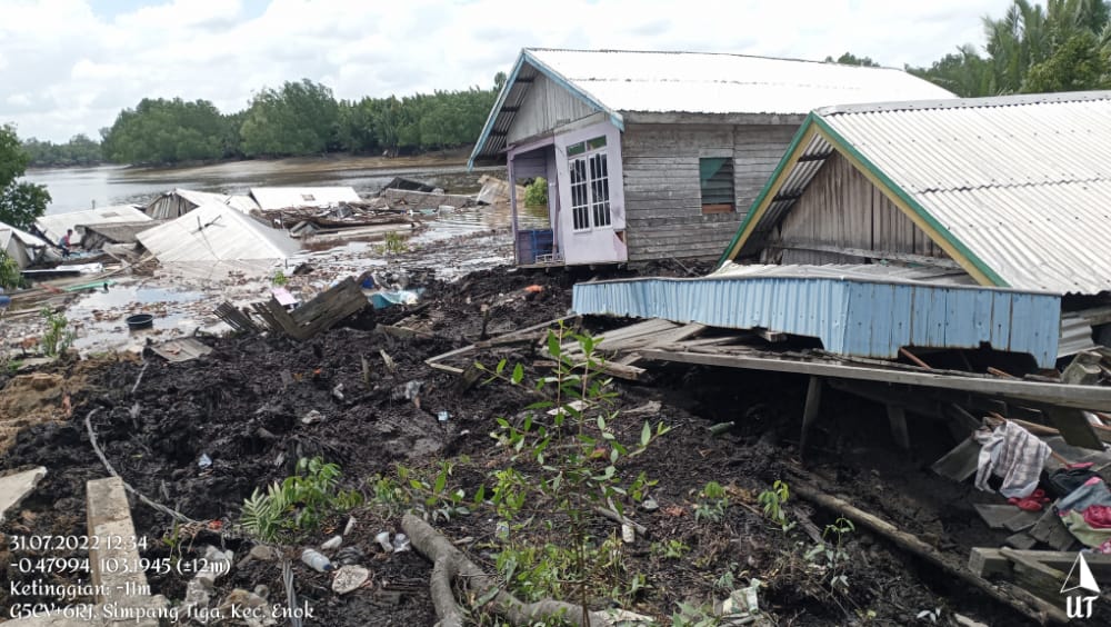 Bantu Korban Longsor di Enok-Inhil, BPBD Riau Kirim Bantuan Logistik
