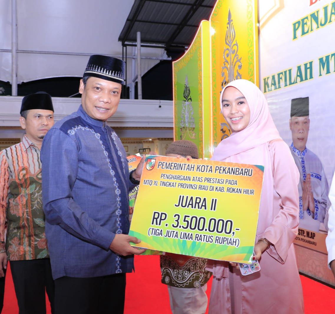 Kafilah Pekanbaru Raih Juara 2 MTQ Riau di Rohil, Pj Wali Kota Serahkan Bonus
