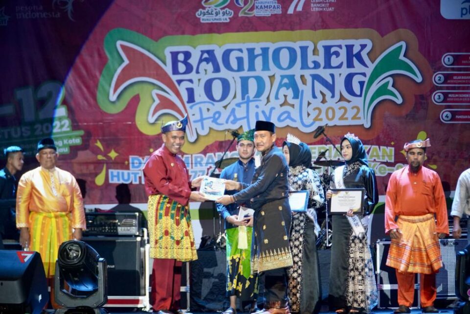 Resmi! Pj. Bupati Kampar Buka Bagholek Godang FestivalÂ