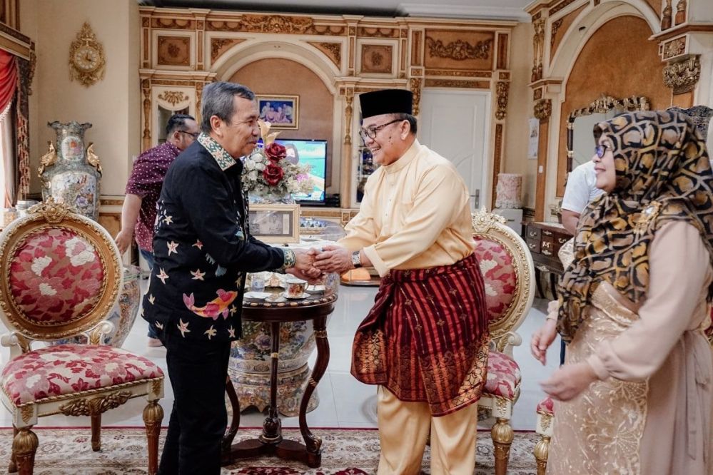 Gubri Syamsuar Jemput Para Mantan Gubernur untuk Hadiri HUT Riau ke-65