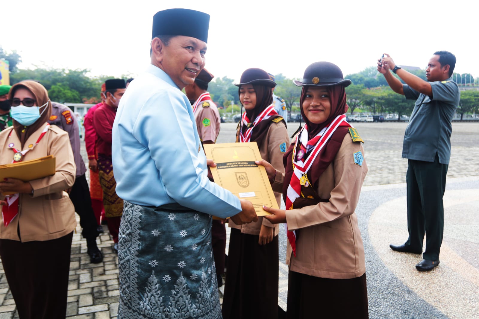 Wabup Lepas Kontingen Pramuka Rohul Ikuti Jambore Nasional di Cibubur
