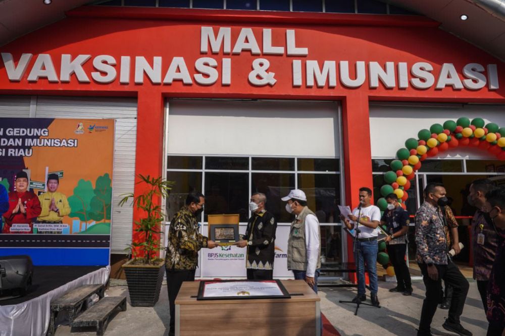 Keren! Pertama di Indonesia, Gubri Resmikan Mall Vaksinasi COVID-19 dan Imunisasi Rutin