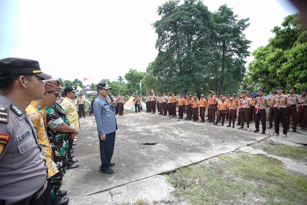 Bupati Wardan Tinjau Perjusami Pramuka Kartir Ranting Pulau Burung