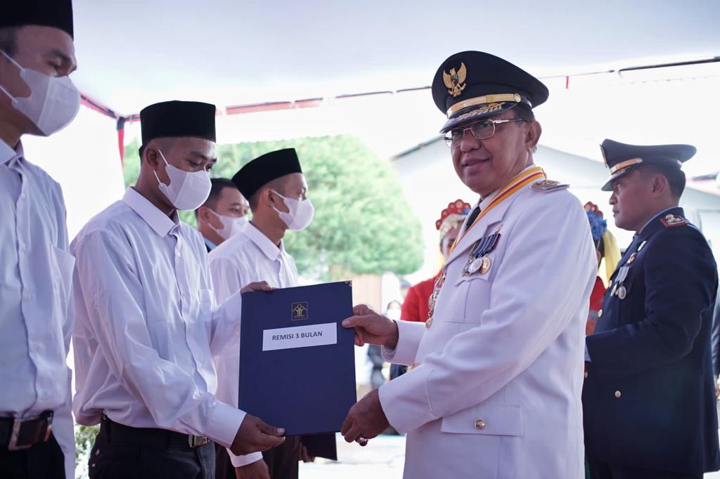 Bupati Serahkan SK Remisi kepada 498 Warga Binaan Lapas II A Tembilahan