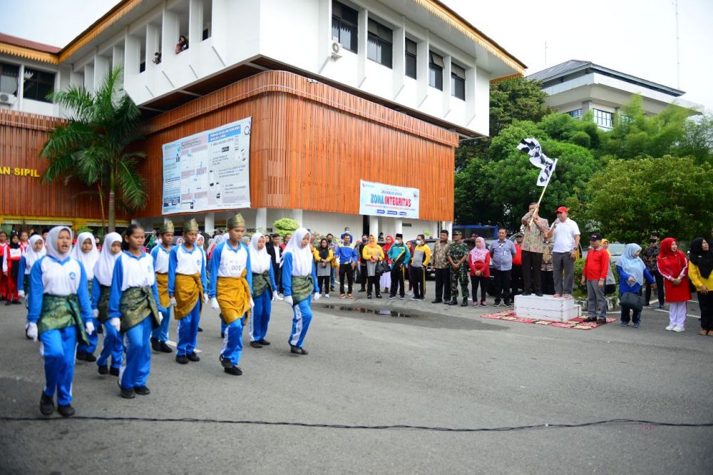 99 Sekolah di Pekanbaru Ikut Lomba Gerak Jalan Merdeka
