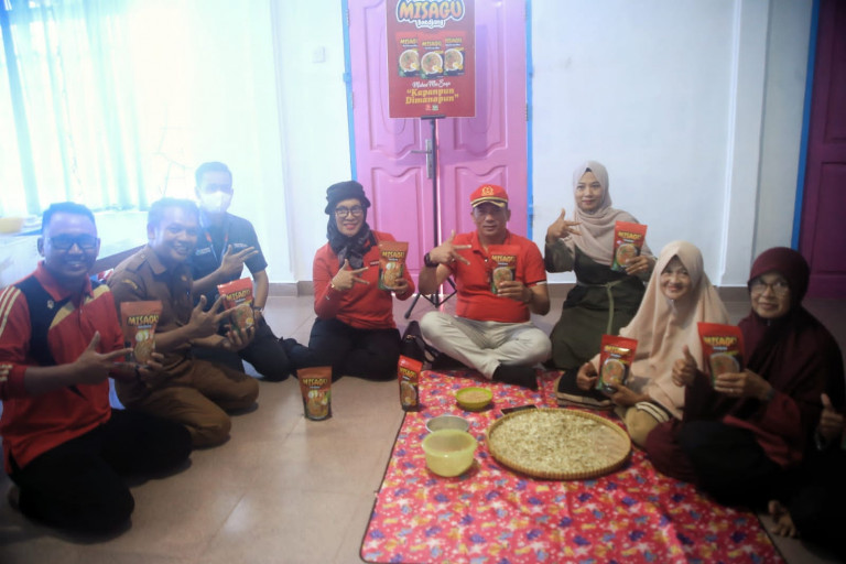 Ikut Tong Tong Fair di Belanda, Pemkab Meranti Fasilitasi Pemilik Mi Sagu Boedjang