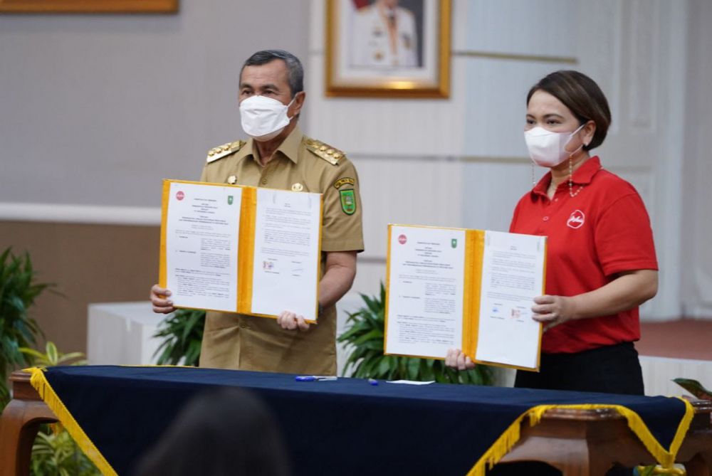 Pemprov Riau Teken MoU dengan Maskapai Air Asia