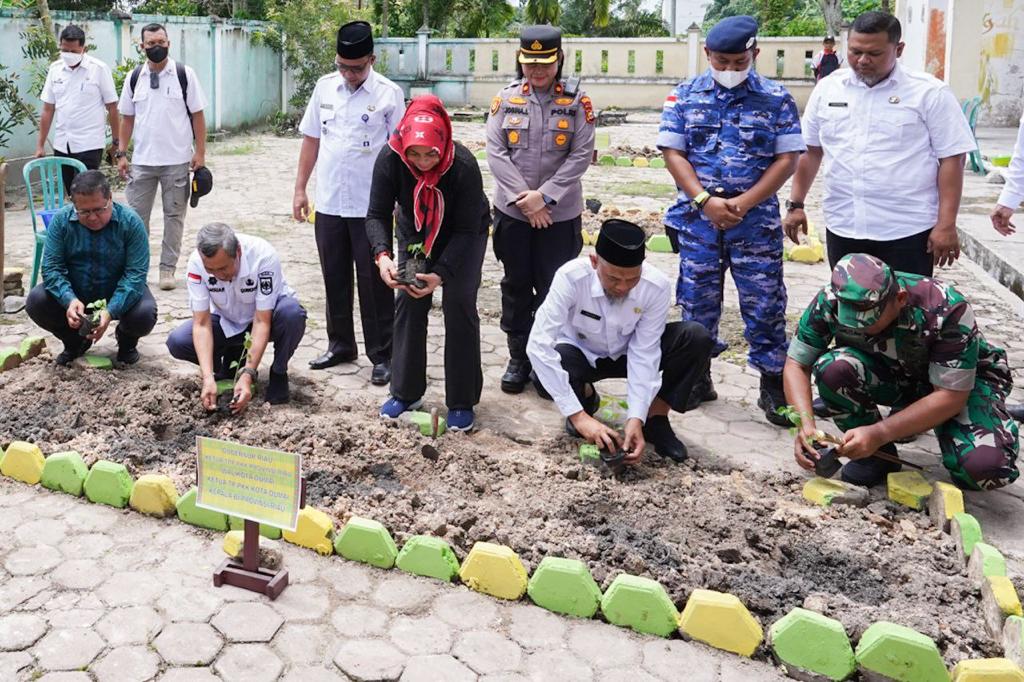 Bersama TPID Riau dan Bank Indonesia, TPID Dumai Launching Gerakan Tanam Cabai oleh ASN