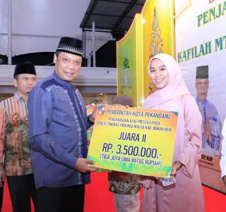 Kafilah Pekanbaru Raih Juara 2 MTQ Riau di Rohil, Pj Wali Kota Serahkan Bonus