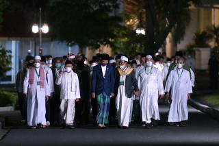 Jokowi dan Sejumlah Tokoh Lintas Agama Hadiri Zikir dan Doa Kebangsaan 77 Tahun Indonesia Merdeka