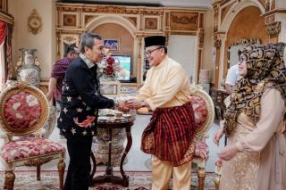 Gubri Syamsuar Jemput Para Mantan Gubernur untuk Hadiri HUT Riau ke-65