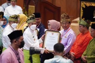 HUT Riau ke-65, Syekh Abdurrahman Yaqub Dianugerahi Tokoh dan Pejuang Riau 2022