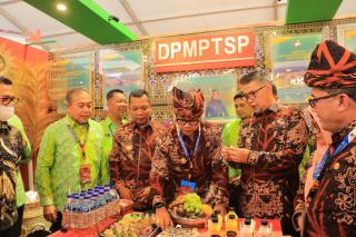 Ketua Dewan Pengurus Apeksi Sambangi Stand Pekanbaru di ICE 2022