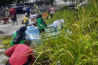 30 Pegawai Dinsos Riau Bersih-bersih Kuburan Umum Taman Bahagia