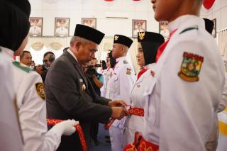 Pj Bupati Kukuhkan 30 Anggita Paskibraka Kampar Tahun 2022