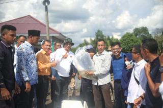 Enam Kelompok Budidaya di Meranti Terima Bibit Kakap Putih