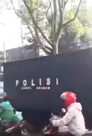 Viral! Video Anggota Kepolisian Sedang Melintas, Masyarakat Teriaki Anggota dengan Kata "Sambo.. Sam