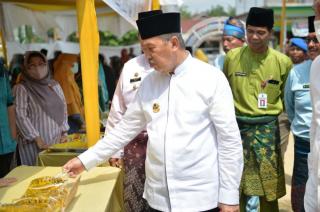 Gubri Tinjau Operasi Pasar di Simpang Belutu Kandis