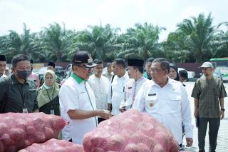 Bersama Wagubri, Ketua HKTI Riau Kunker ke PT Mitra POrang Nusantara Siak