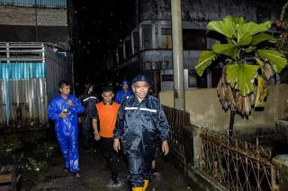 Pj Bupati Kampar Tinjau Beberapa Aliran Drainase Saat Hujan Mengguyur Kota BangkinangÂ 