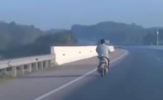 Heboh! Ada Pengendara Motor Masuk Tol Permai, Pengelola Minta Maaf