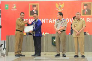 Pemko Pekanbaru Terima Dua Penghargaan dari KPK
