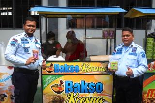 Napi Lapas Bangkinang Dilatih Bikin Bakso dan Martabak
