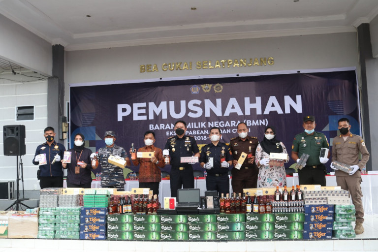 Wabup Meranti Hadiri Pemusnahan Barang Milik Negara di Kantor Bea Cukai Selatpanjang
