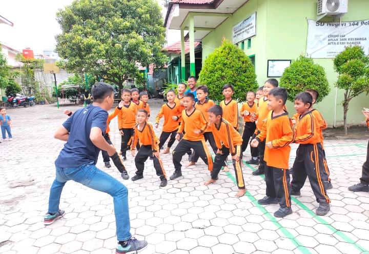 Apresiasi 'Seniman Masuk Sekolah' Hadir di SDN 144 Pekanbaru, Mulyati: Anak-anak Gembira