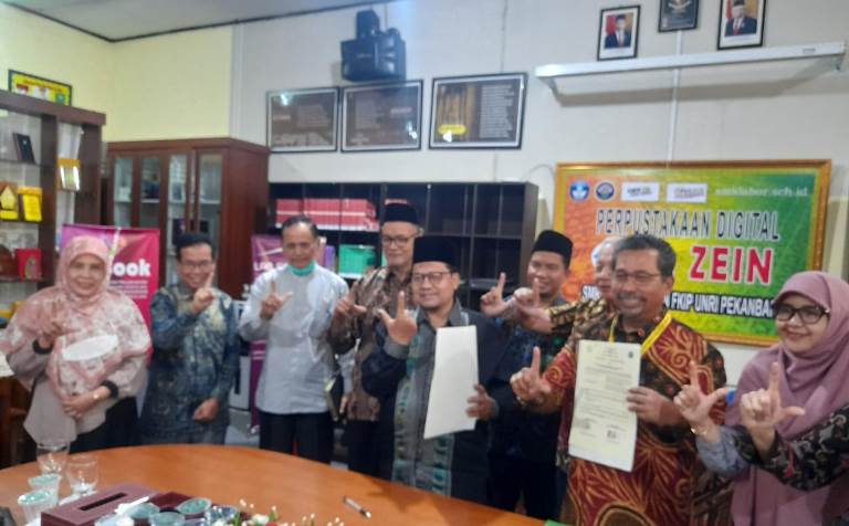 SMA YLPI Riau Teken MoU dengan SMK Labor Binaan FKIP UNRI