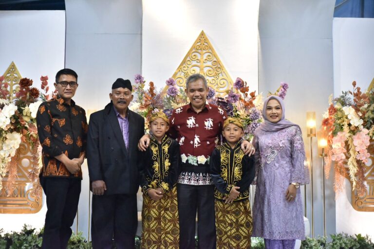 Pj Bupati Hadiri Syukuran Khitanan Dua Putra dari Anggota DPRD Kampar