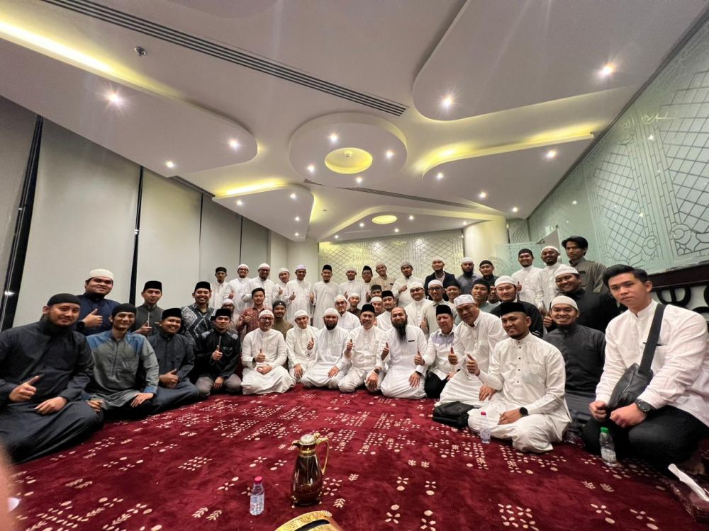 Gubri Berjumpa Syekh Ariful Bahri dan Mahasiswa Riau di Madinah