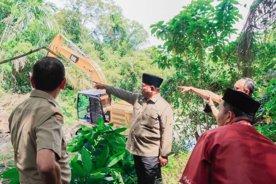 Antisipasi Banjir di Kota Bangkinang, Pemkab Kampar Normalisasikan Sungai Tarap