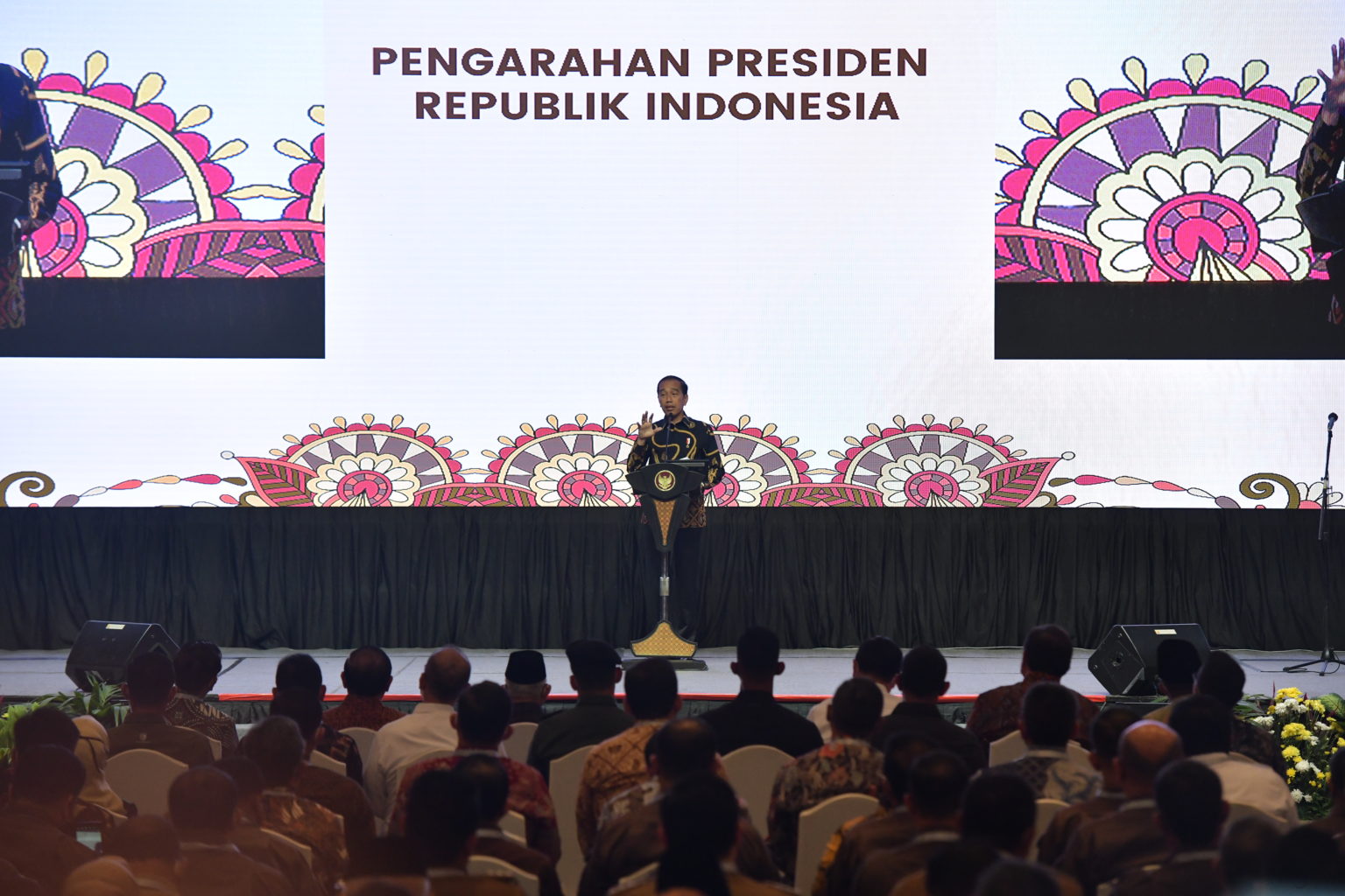 Presiden Minta Kepala Daerah Ajak Warganya Wisata di Dalam Negeri