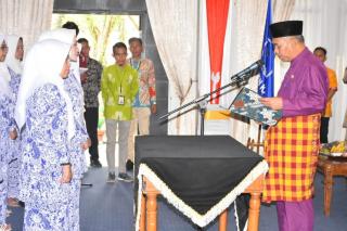 Dr. Kamsol Kukuhkan Pengurus Ikatan Wanita Pengusaha IndonesiaÂ 