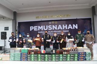 Wabup Meranti Hadiri Pemusnahan Barang Milik Negara di Kantor Bea Cukai Selatpanjang