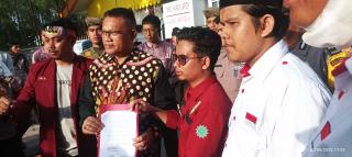 Tolak Kenaikan BBM, IMM dan KAMMI Gelar Aksi Unjuk Rasa di Kantor DPRD Riau