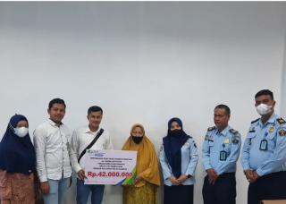 BPJamsostek Serahkan Santunan Kematian Non ASN Kantor Imigrasi Kelas II TPI Tembilahan