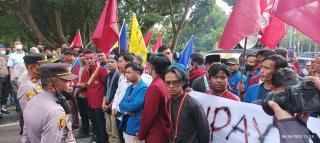 Tolak Kenaikan BBM Bersubsidi, Cipayung Plus Pekanbaru Geruduk Kantor DPRD Riau