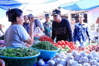 Pj Wali Kota Pekanbaru Pantau Harga Sembako dan TPS di 2 Pasar