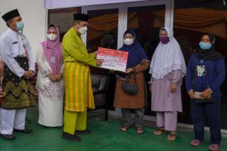 Gubri Salurkan BLT BBM Untuk 268 Ribu KPM