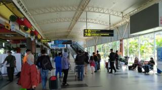 Kabut Tebal, 7 Penerbangan di Bandara SSK II Alami Delay