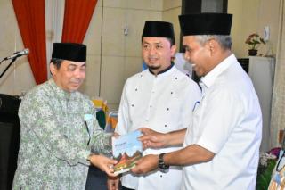 Pj Bupati Kampar Launching Buku Biografi Ulama dan Tokoh Kampar