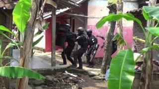 Densus 88 Kembali Tangkap Delapan Tersangka Terorisme di Dumai-Riau
