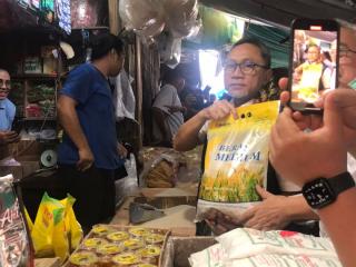 Kunker ke Riau, Mendag Zulkifli Sambangi Pasar Cik Puan Pekanbaru