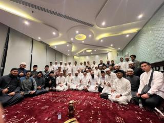Gubri Berjumpa Syekh Ariful Bahri dan Mahasiswa Riau di Madinah