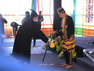 Presiden Jokowi Dianugerahi Gelar Kesultanan Buton