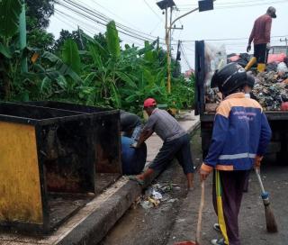 Sampah Telat Diangkut, Kadis Lingkungan Hidup Bengkalis Minta Maaf